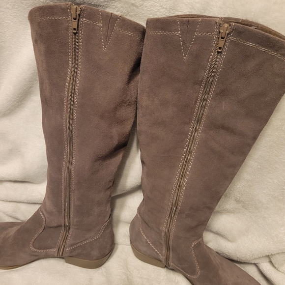 Tan Suede Knee High Boots Bass Women's Heeled Boots - Taupe Size 9 Zip Up Boots - Picture 12 of 16
